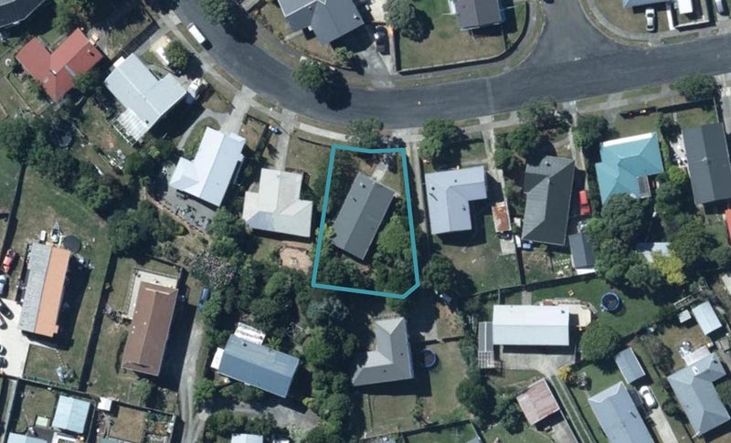 15 Beaumaris Crescent, Ascot Park, Porirua - Carousel 1
