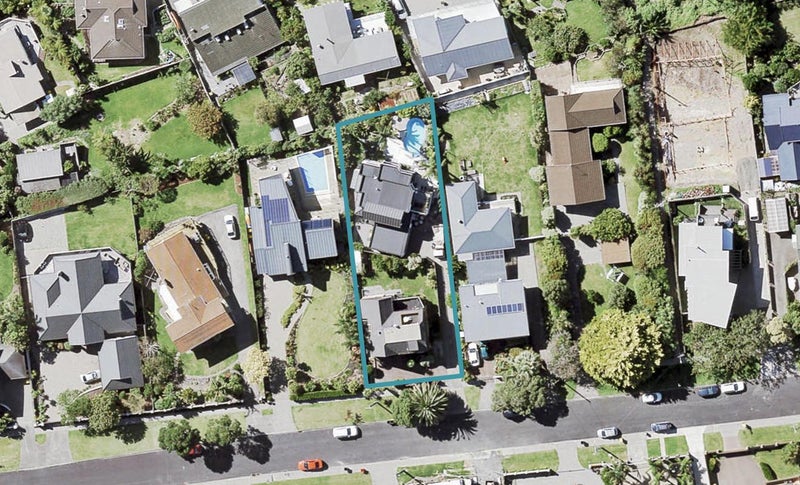 1/28 Beechwood Road, Rothesay Bay, Auckland - Carousel 1