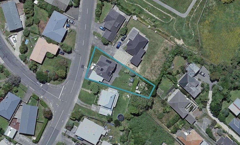 13 Truscott Avenue, Johnsonville, Wellington - Carousel 1