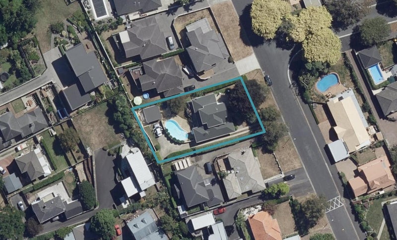17 Dalethorpe Avenue, Fairfield, Hamilton - Carousel 1