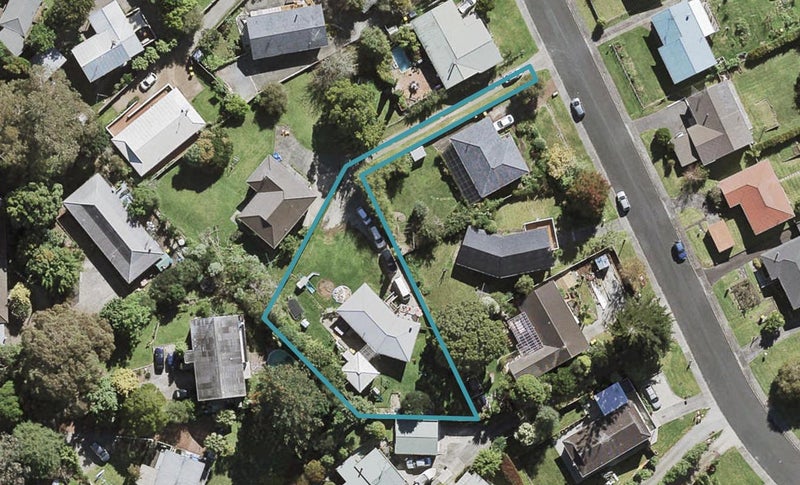 11 Hatherlow Street, Glenfield, Auckland - Carousel 1