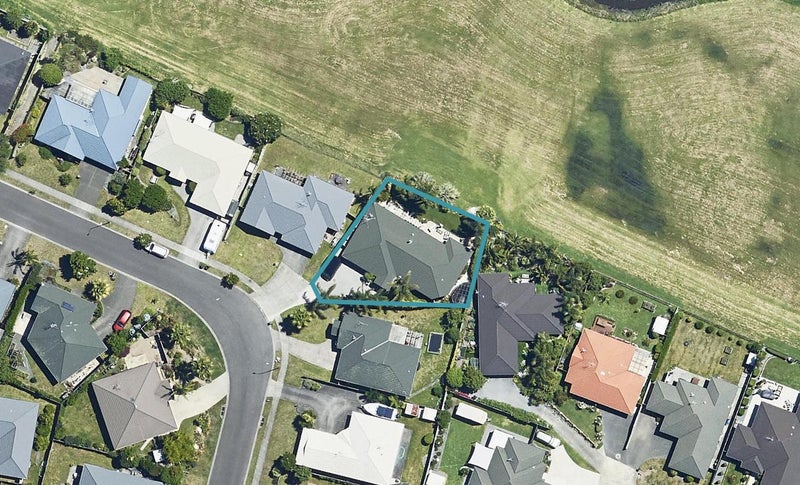 39 Summerland Crescent, Papamoa Beach, Papamoa - Carousel 1