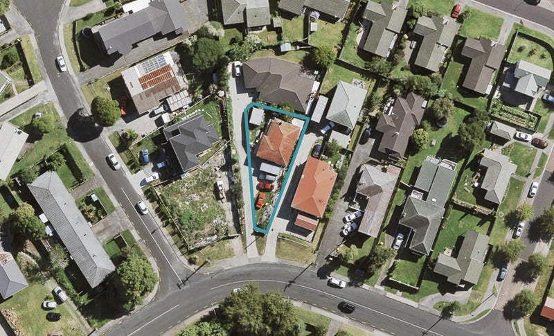 16 Awaroa Road, Sunnyvale, Auckland - Carousel 1