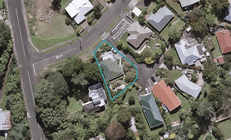 6 Beaumont Crescent, Frankleigh Park, New Plymouth - Carousel 1