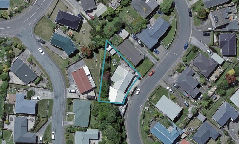21 Bellringer Crescent, Newlands, Wellington - Carousel 1
