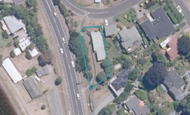 194 Lake Terrace, Waipahihi, Taupo - Carousel 1