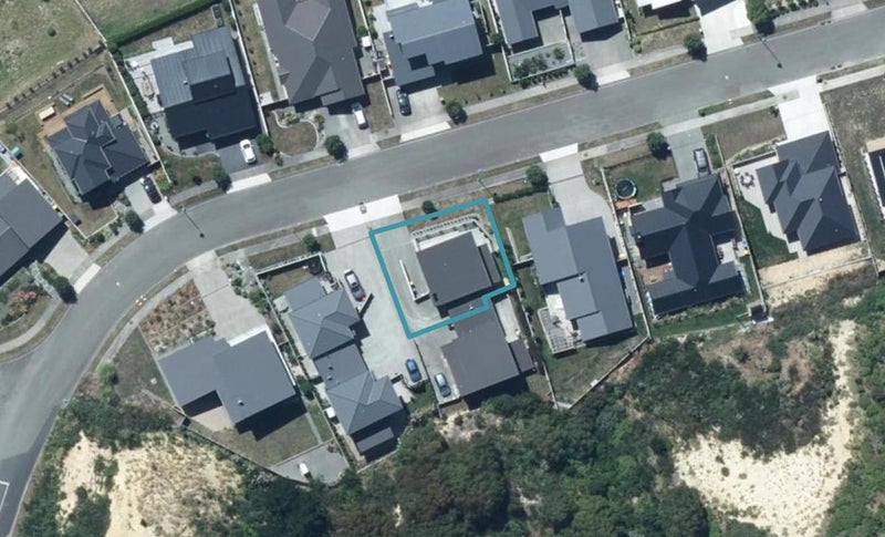 17 Pacific View, Whitby, Porirua - Carousel 1