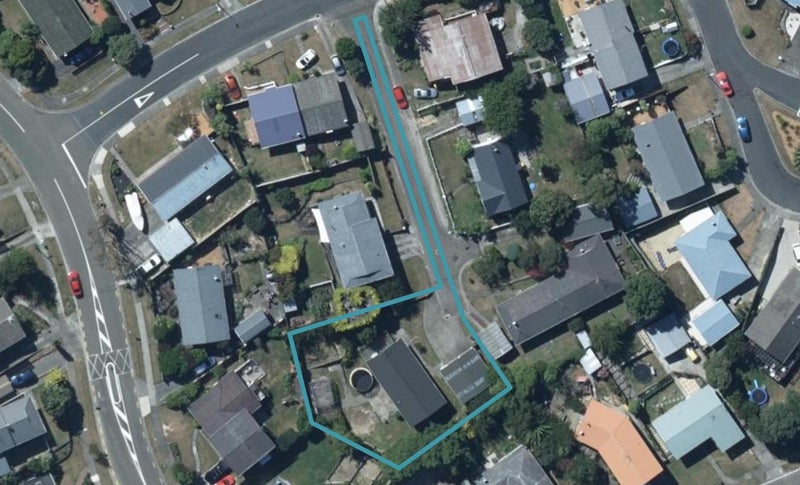 8 Woolwich Close, Whitby, Porirua - Carousel 1