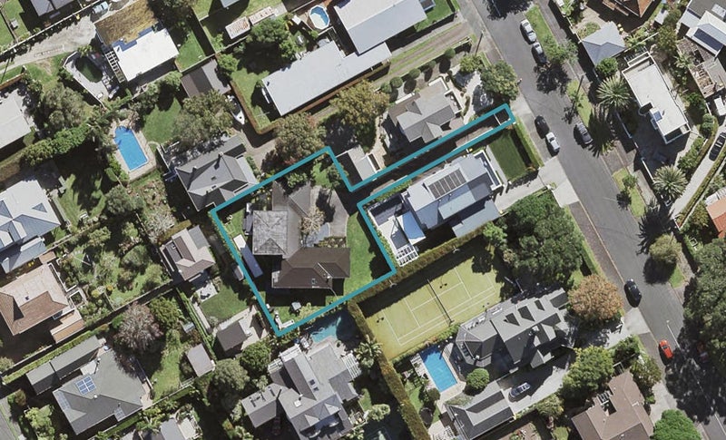 9 Bridge View Road, Birkenhead, Auckland - Carousel 1