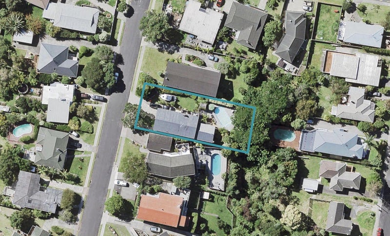 6 Mayfair Crescent, Mairangi Bay, Auckland - Carousel 1