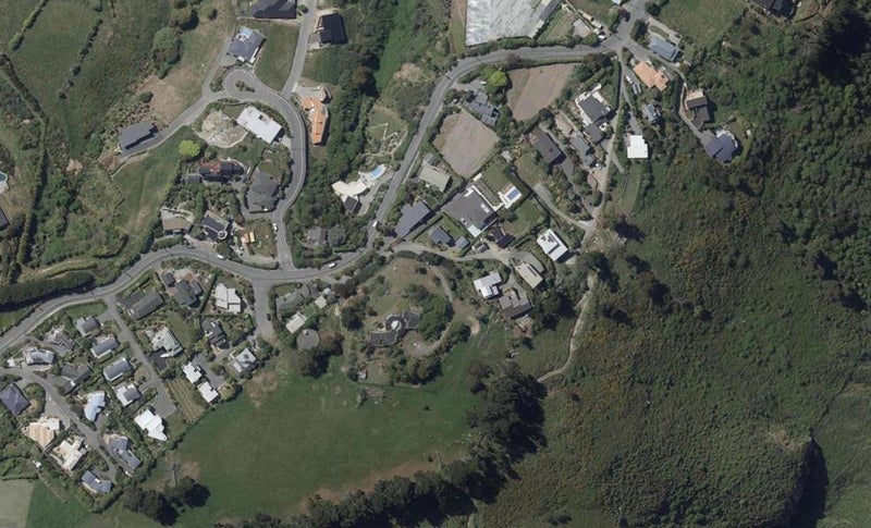 2 Crest Lane, Redcliffs, Christchurch - Carousel 1