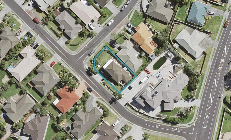 5 Parkcrest Drive, Henderson, Auckland - Carousel 1