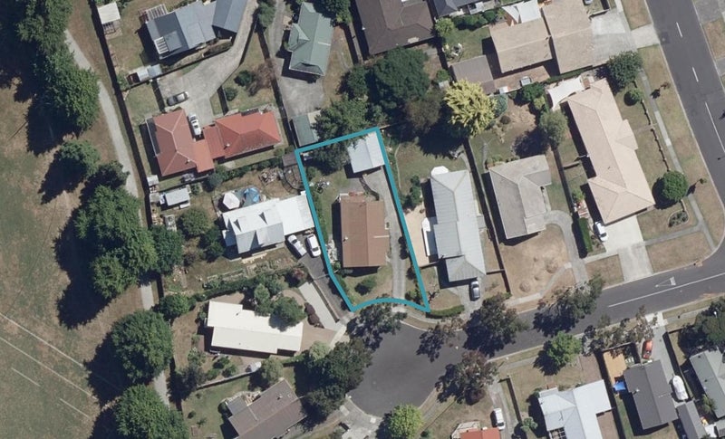 8 Ensign Place, Flagstaff, Hamilton - Carousel 1