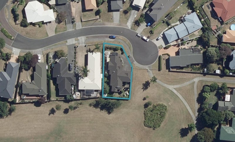 12 Parkview Avenue, Western Heights, Hamilton - Carousel 1