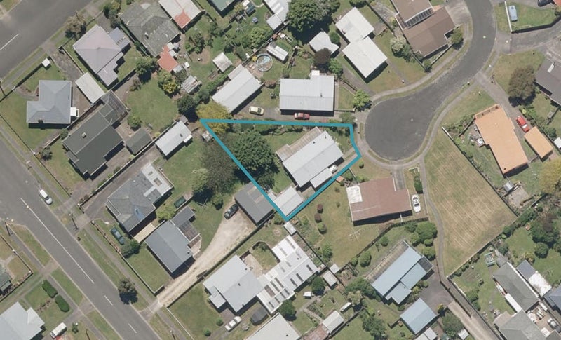 8 Nichol Place, Whanganui East, Whanganui - Carousel 1