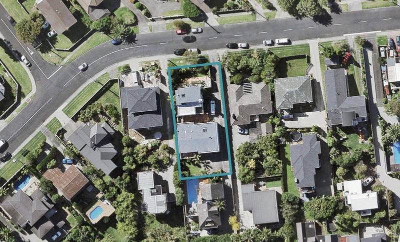 1/13 Castor Bay Road, Castor Bay, Auckland - Carousel 1