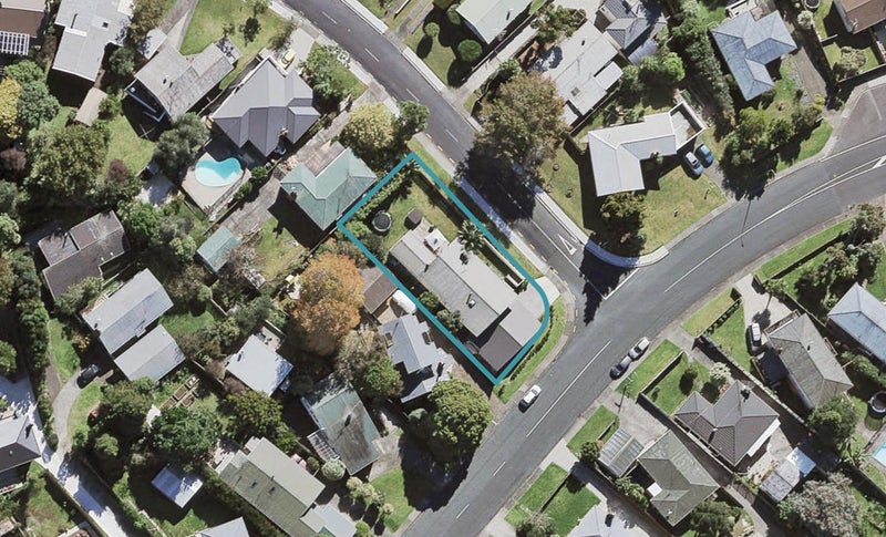 61 McDowell Crescent, Hillcrest, Auckland - Carousel 1