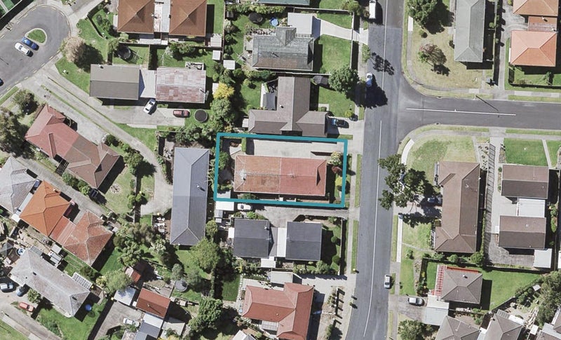 1/12 Cromdale Avenue, Highland Park, Auckland - Carousel 1