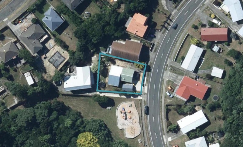 41 Gloaming Hill, Titahi Bay, Porirua - Carousel 1