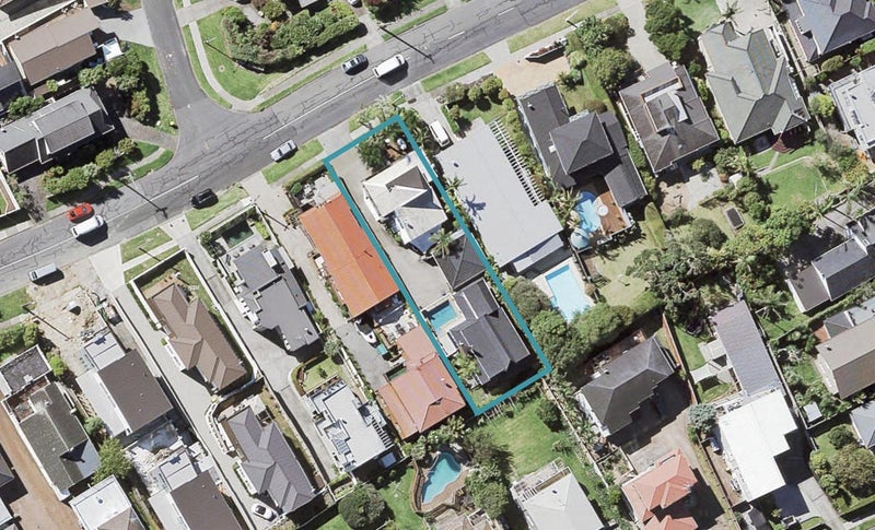 2/10 Takutai Avenue, Bucklands Beach, Auckland - Carousel 1