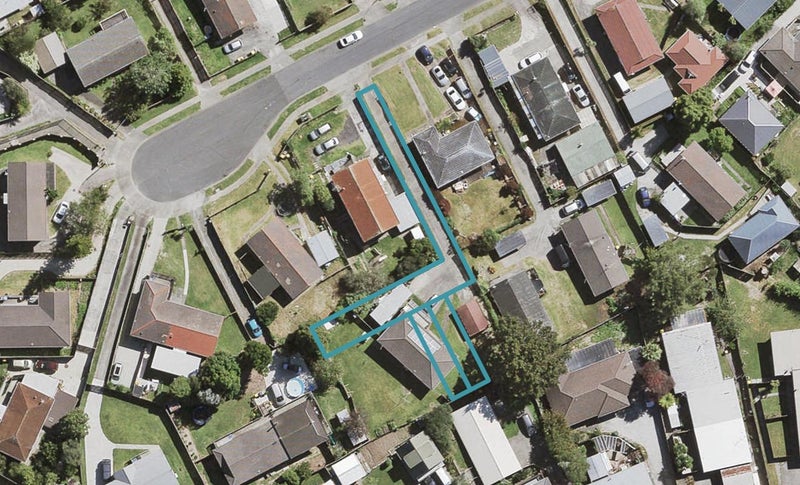 2/14 Sabot Place, Massey, Auckland - Carousel 1