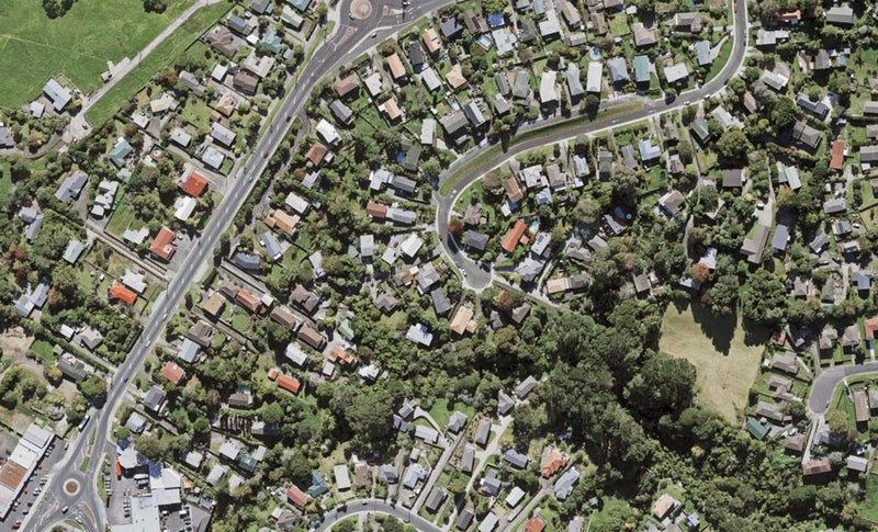 43 Cyclarama Crescent, Massey, Auckland - Carousel 1