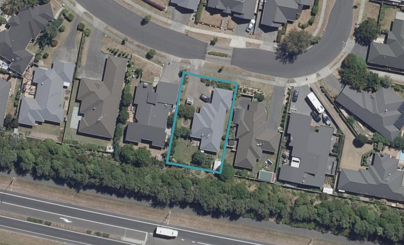 24 Palliser Drive, Huntington, Hamilton - Carousel 1