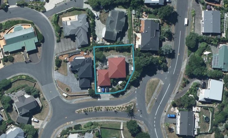2 The Topdeck, Whitby, Porirua - Carousel 1