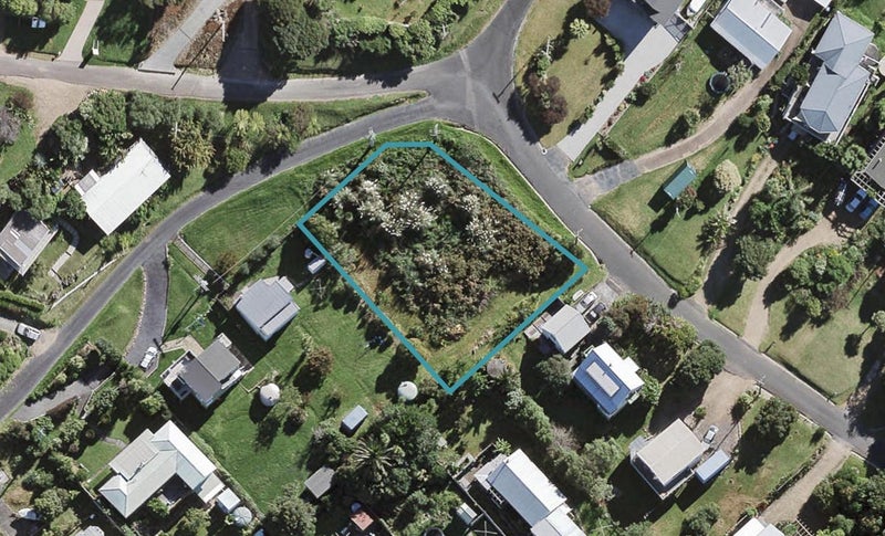 30 Marama Avenue, Surfdale, Waiheke Island - Carousel 1