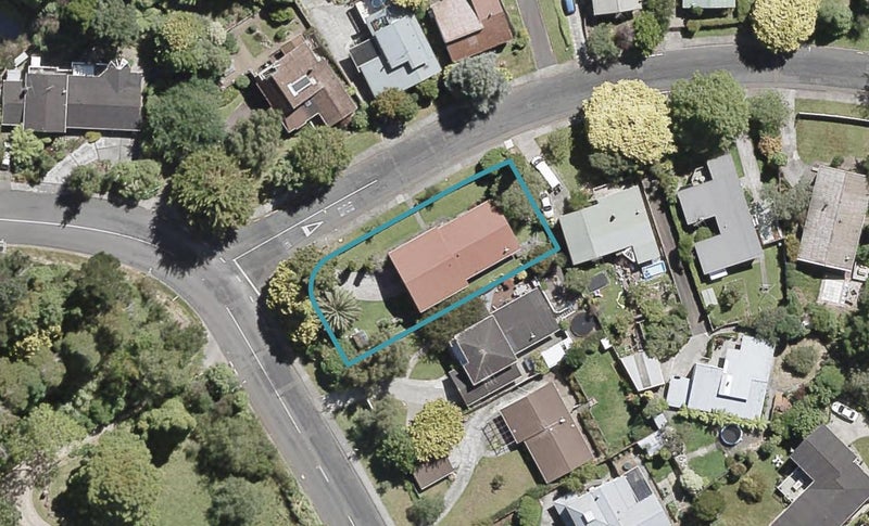 2 Fendalton Crescent, Pinehaven, Upper Hutt - Carousel 1