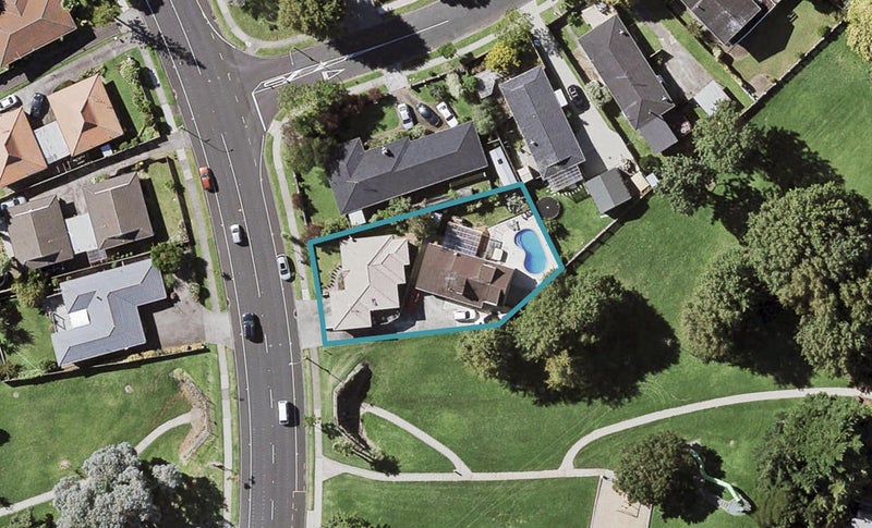 2/110 Prince Regent Drive, Half Moon Bay, Auckland - Carousel 1