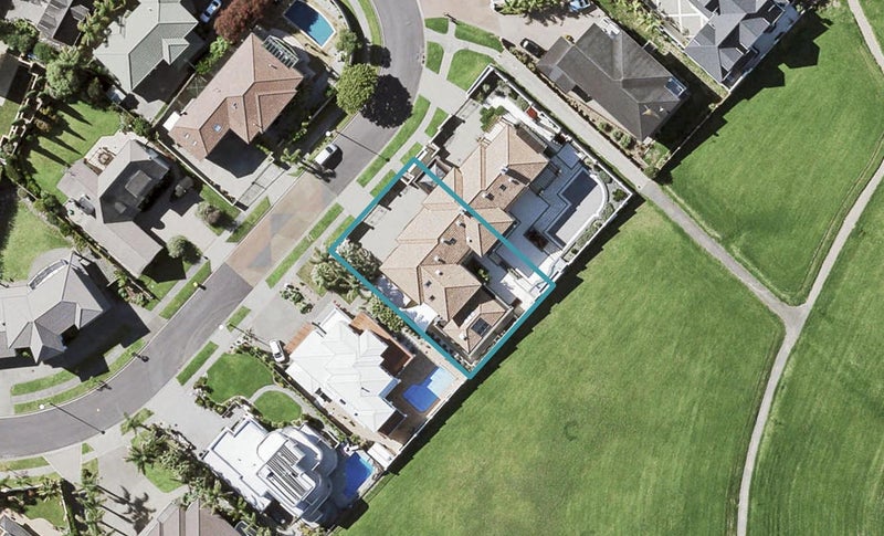 19 Quedley Court, Eastern Beach, Auckland - Carousel 1