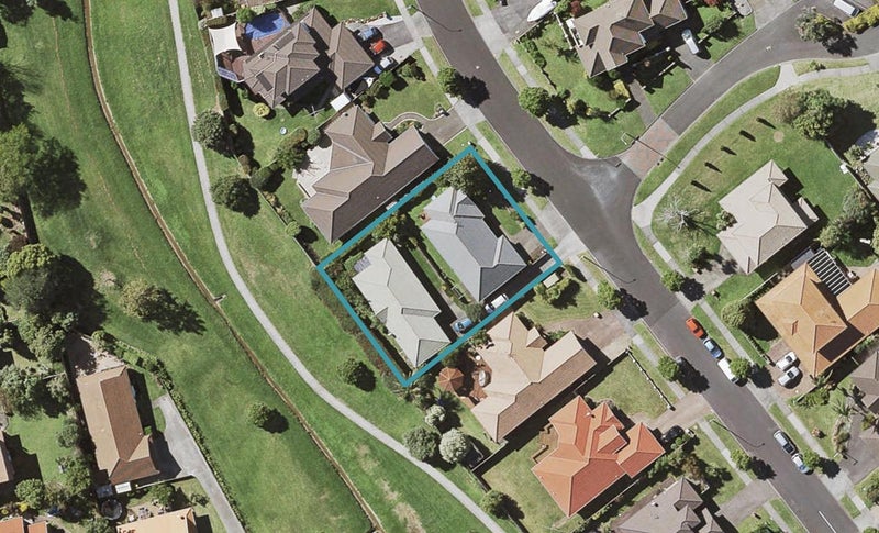 1/12 Astoria Place, Northpark, Auckland - Carousel 1