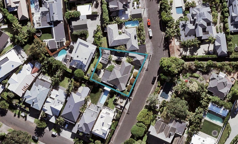 2 Wolseley Avenue, Herne Bay, Auckland - Carousel 1