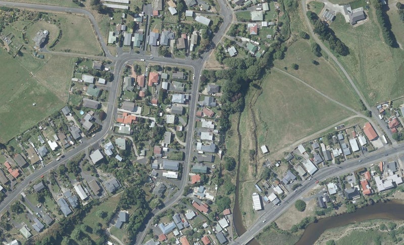 25 Edna Street, Ocean View, Dunedin - Carousel 1