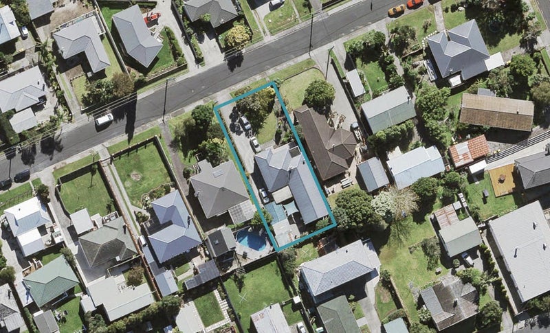67 Sylvan Crescent, Te Atatu South, Auckland - Carousel 1
