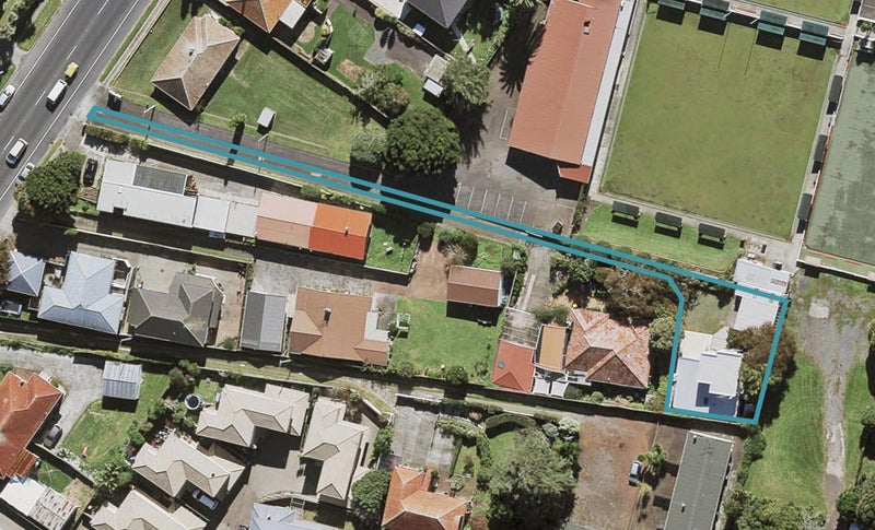 2/18 Hillsborough Road, Hillsborough, Auckland - Carousel 1