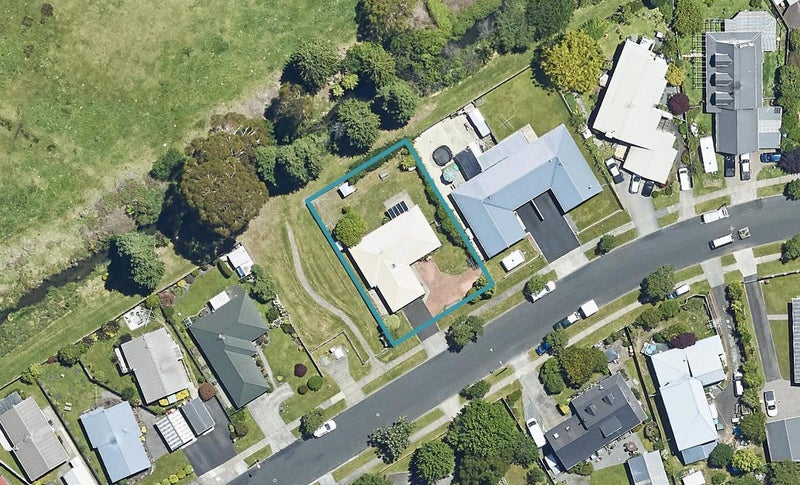 31 Aquarius Drive, Kawaha Point, Rotorua - Carousel 1