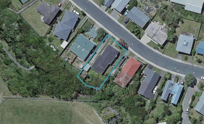 23B Colchester Crescent, Newlands, Wellington - Carousel 1