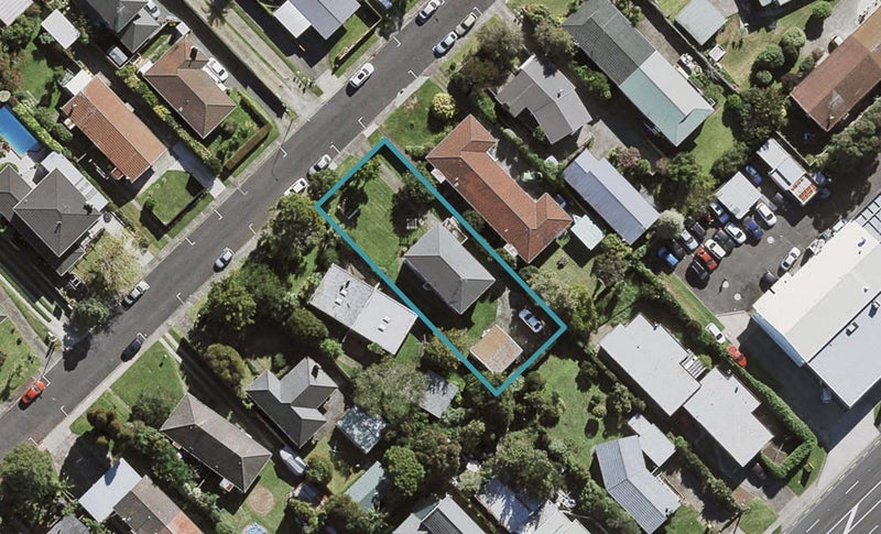 10 Evelyn Place, Hillcrest, Auckland - Carousel 1