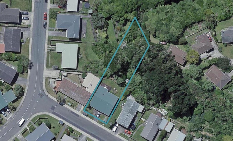66 Somes Crescent, Newlands, Wellington - Carousel 1