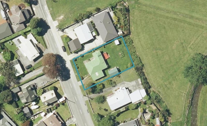 5 Beach Road, Waikawa, Picton - Carousel 1