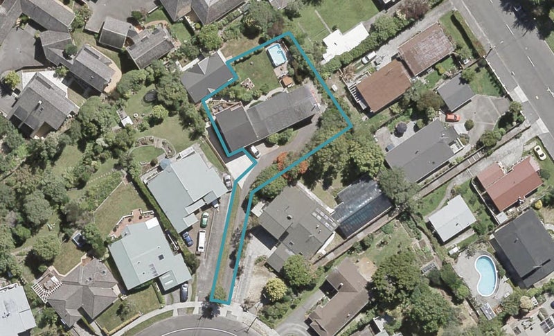 32 Dowling Grove, Silverstream, Upper Hutt - Carousel 1