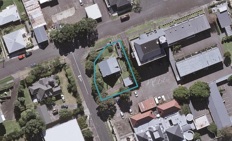 206 Gill Street, Strandon, New Plymouth - Carousel 1