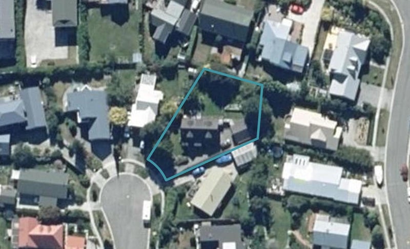 9 Larch Court, Kelvin Heights, Queenstown - Carousel 1
