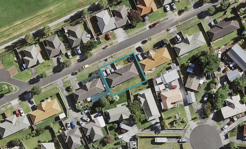 10 Ashmere Lane, Weymouth, Auckland - Carousel 1