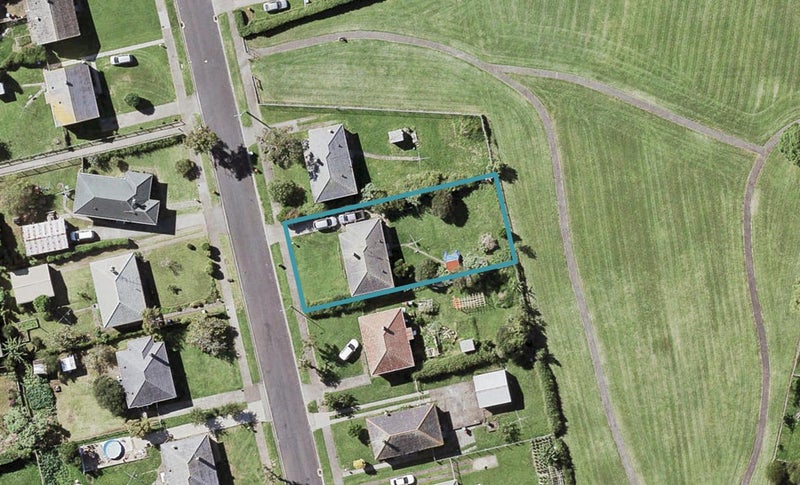 28 Wimbledon Crescent, Glen Innes, Auckland - Carousel 1