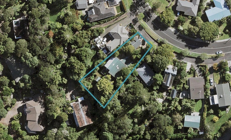 18 Highland Avenue, Titirangi, Auckland - Carousel 1