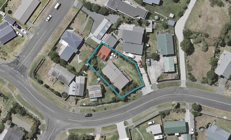 10 Karaka Street, Otaki Beach, Otaki - Carousel 1