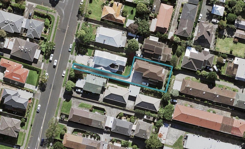 42A Fowlds Avenue, Sandringham, Auckland - Carousel 1